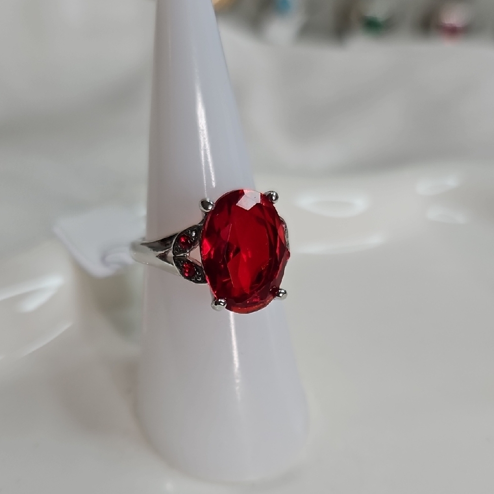 Women's Red Crystal Rhinestone Fashion Cocktail Ring Silver Plated Elegant NWOT